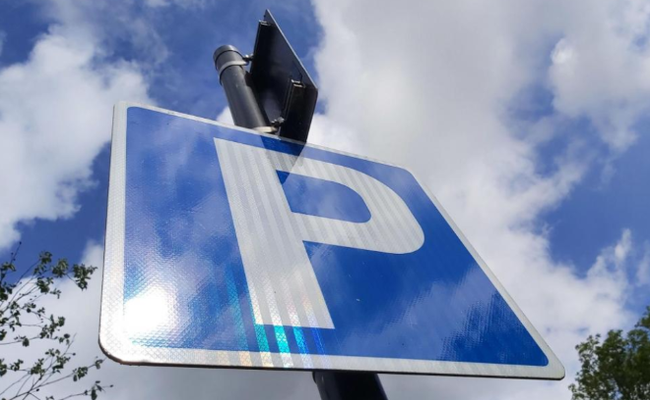 Generic 'blue P' parking sign